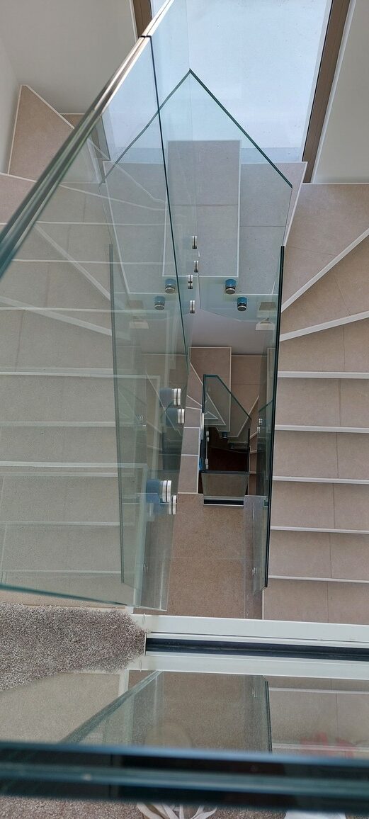 Esaclier balancé limon central – détail garde-corps 3